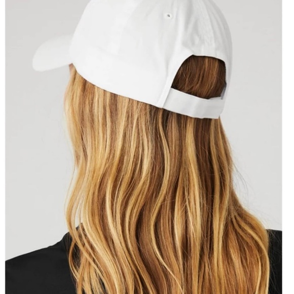 ALO Yoga Women's White Cap NEW - Picture 2 of 5